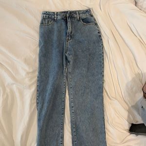 Mom jeans (no rips)